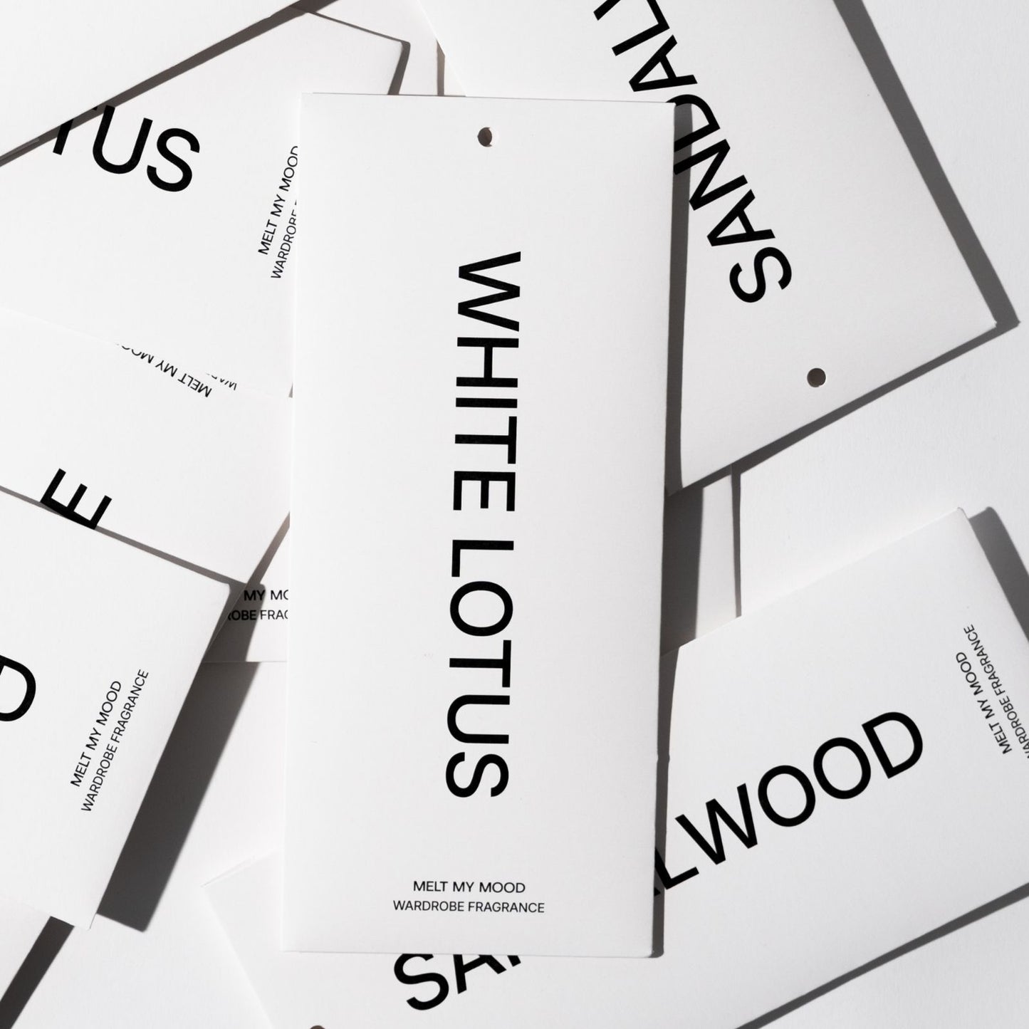 WHITE LOTUS | GARDRÓBILLATOSÍTÓ