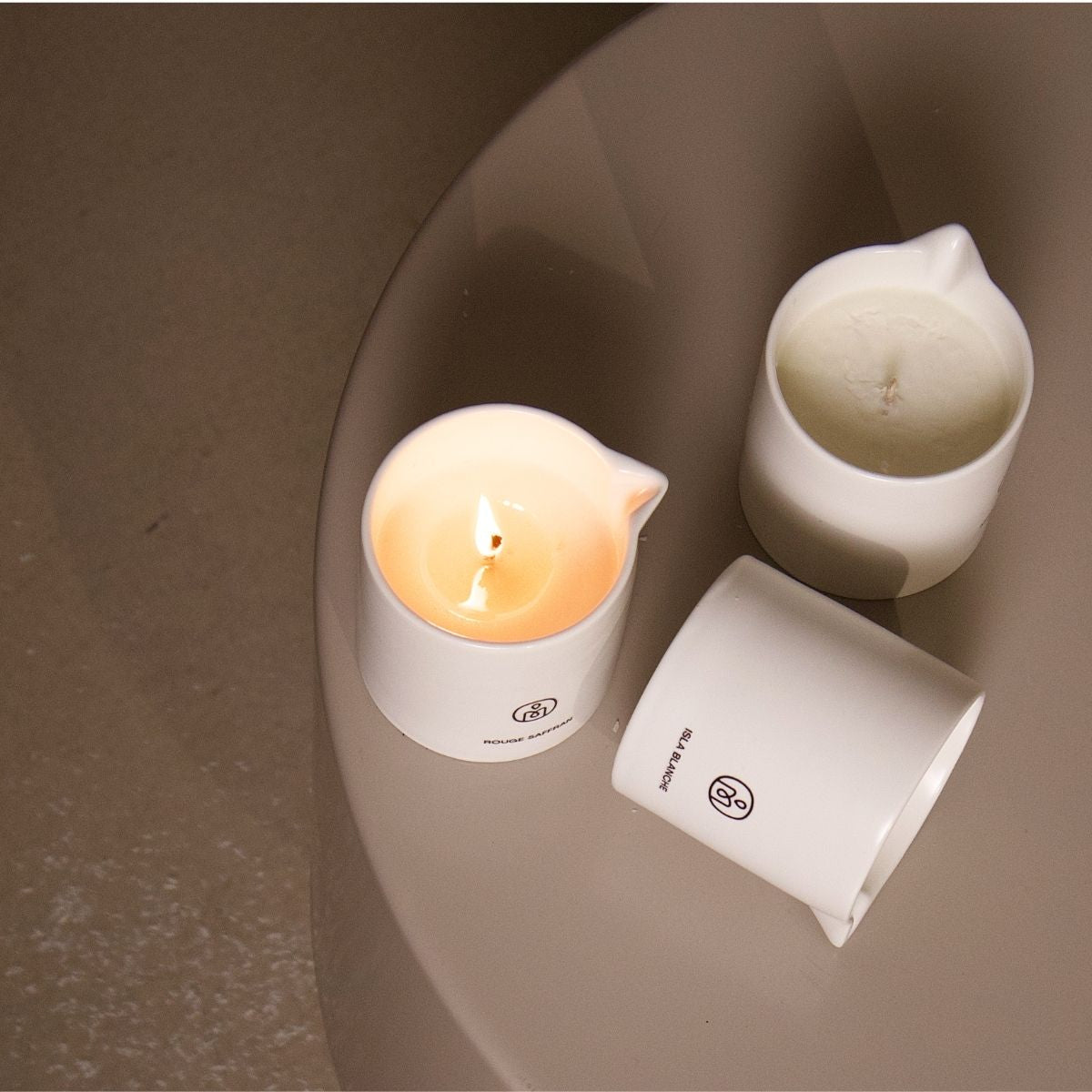 Három különböző illatú szójaviasz masszázsgyertya egy csomagban, otthoni wellnesshez és teljes testes masszázshoz alkalmasan.